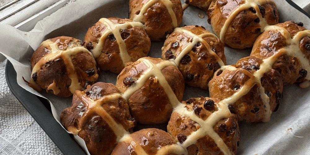 HOT CROSS BUNS