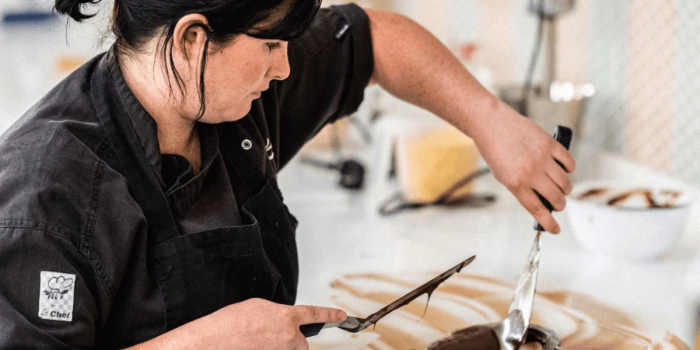 COW & CACAO CHRISTMAS CHOCOLATE