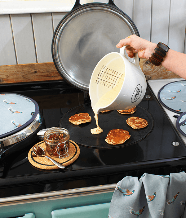 cooking-pancakes-aga-shop-darts-farm-devon_600x700
