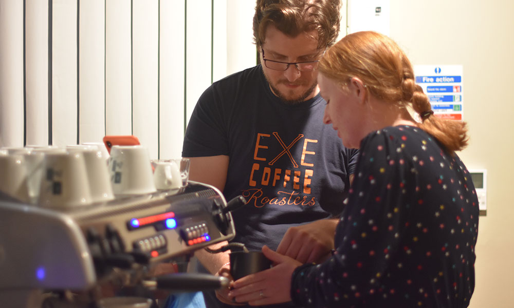 barista-masterclass-exe-coffee-roasters-darts-farm-devon_1000x600