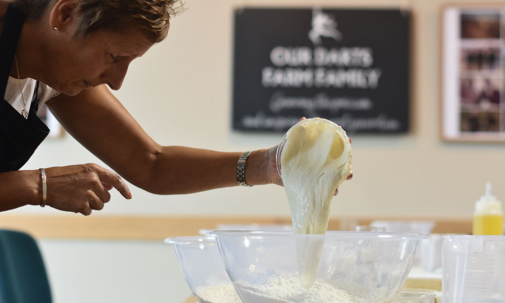 bread-masterclass-sourdough-vickys-bread-darts-farm-devon_1000x600