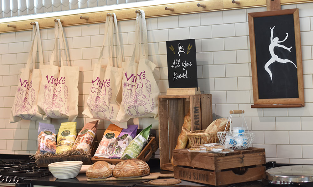 sourdough-bread-flour-display-sourdough-masterclass-vickys-bread-darts-farm-devon_1000x600