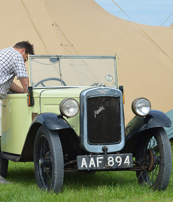 Classic_car_Show_Darts_Farm_Devon_600x700