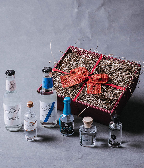 Gin_Lovers_Box_Gift_Darts_Farm_Devon_600x700