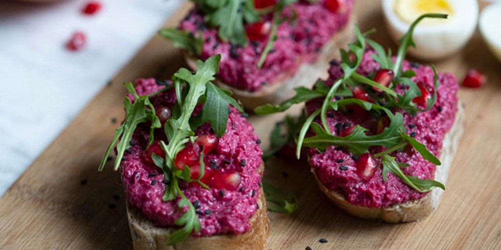 ROASTED BEETROOT HUMMUS