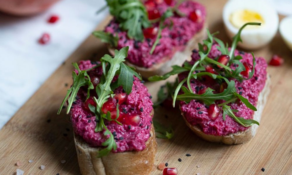 ROASTED BEETROOT HUMMUS