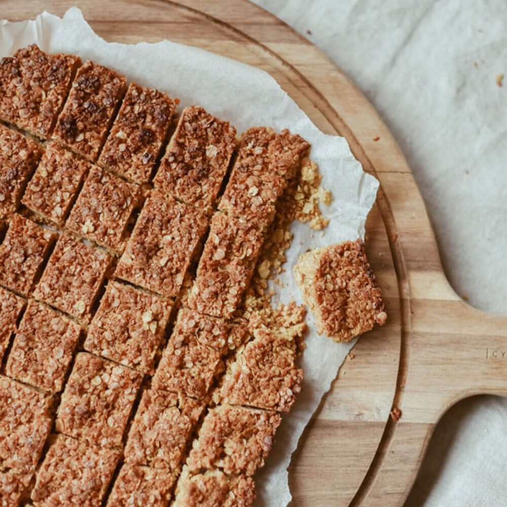 3-Ingredient Oaty Breakfast Bars Image 1