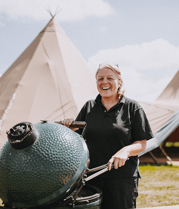 big-green-egg-sally-ann-eggspert-food-festival-darts-farm-exeter_600x700