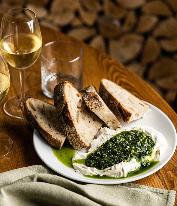 Sourdough_whipped_ricotta_pesto_600x700