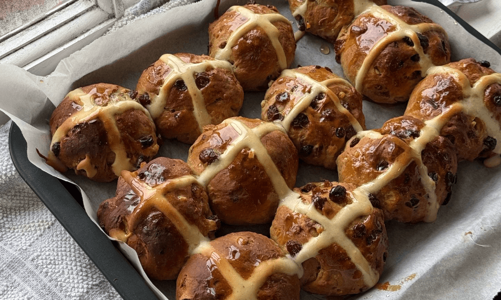 HOT CROSS BUNS